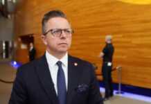 UE łagodzi wymogi klimatyczne dla samochodów ciężarowych. Przejście na bezemisyjność zachodzi wolniej, niż zakładano