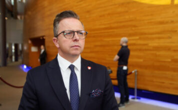 UE łagodzi wymogi klimatyczne dla samochodów ciężarowych. Przejście na bezemisyjność zachodzi wolniej, niż zakładano