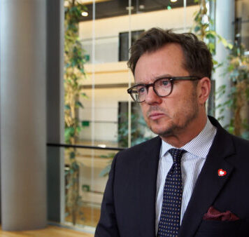 Europejski Rzecznik Praw Obywatelskich co roku pomaga tysiącom Europejczyków. Wiele skarg dotyczy migracji i wdrażania AI